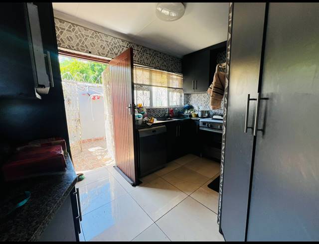 3 BEDROOM FREEHOLD FOR SALE IN NEWLANDS WEST